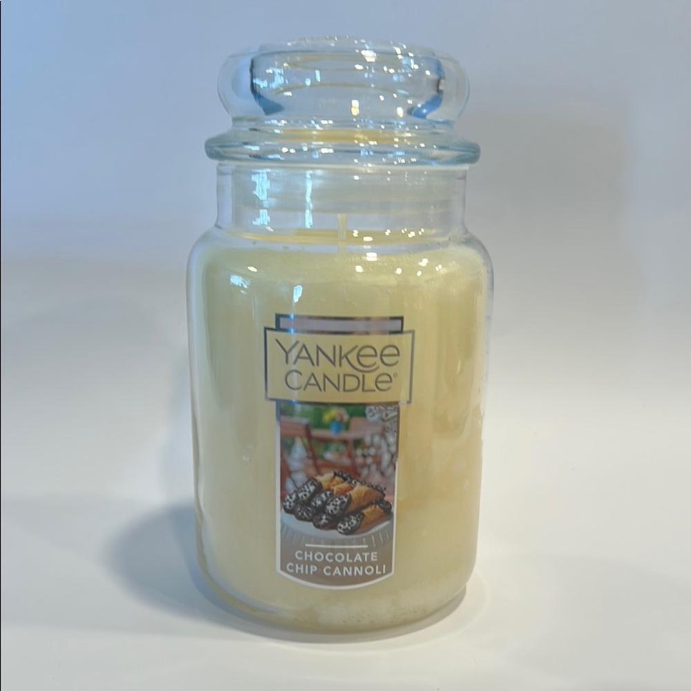 Yankee ‘Chocolate Chip Cannoli’ 🍫🍪 candle 🕯️ 
Brand New!!
1 wick!